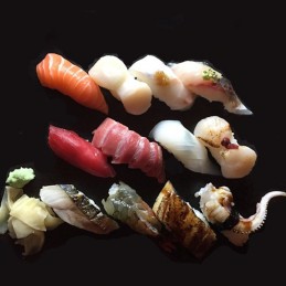 Assortiment de 12 sushi...
